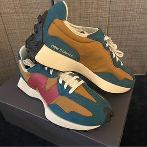 Never Worn New Balance 327 (7.5 W)